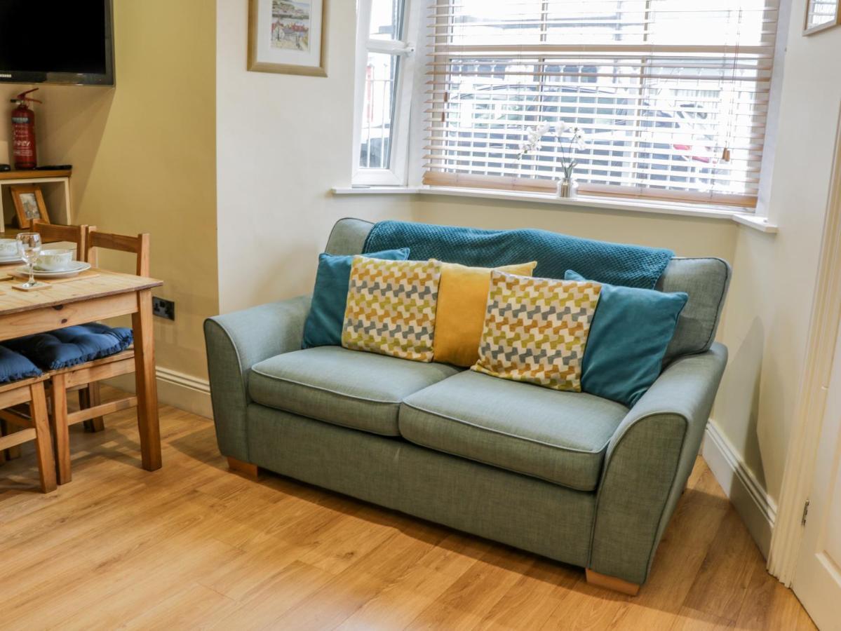 6 Apartment *